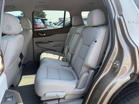 Used 2023 GMC Acadia SLE w/ Driver Convenience Package AWD/4WD image 15