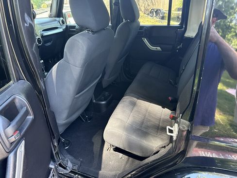 Used 2012 Jeep Wrangler Unlimited Sahara AWD/4WD image 18