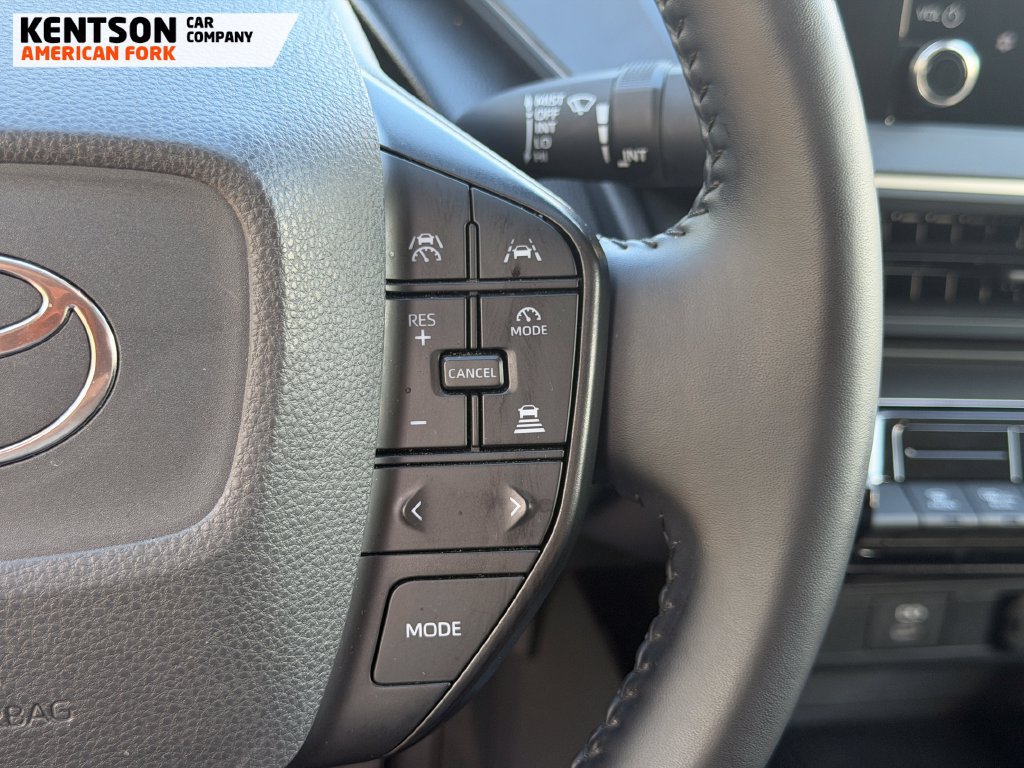 Used 2025 Toyota Prius LE AWD/4WD image 15