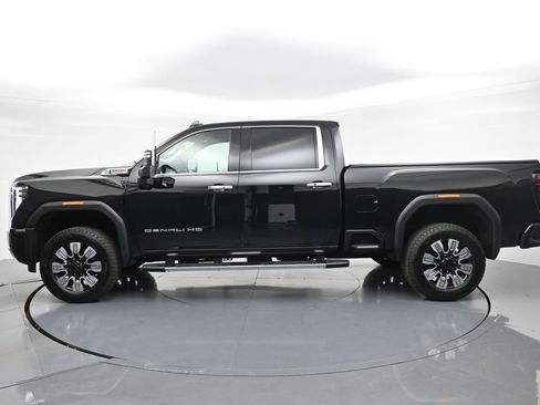 Used 2025 GMC Sierra 3500 Denali w/ Technology Package AWD/4WD image 3