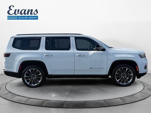 Used 2023 Jeep Wagoneer Series III w/ Premium Group I AWD/4WD image 9