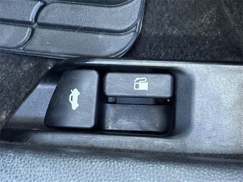 Used 2021 Toyota Corolla LE image 22