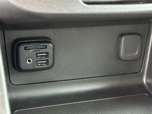 Used 2022 GMC Canyon Denali image 21