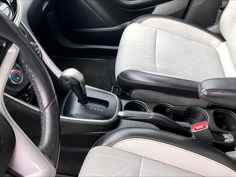 Used 2022 Chevrolet Trax LT w/ LT Convenience Package image 20