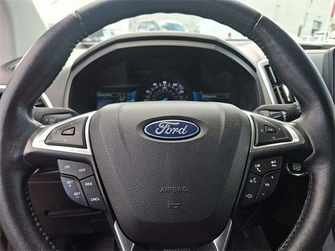 Used 2022 Ford Edge Titanium image 12