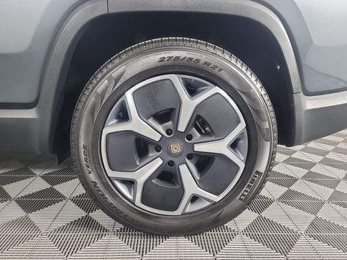 Used 2024 Rivian R1S Adventure AWD/4WD image 10