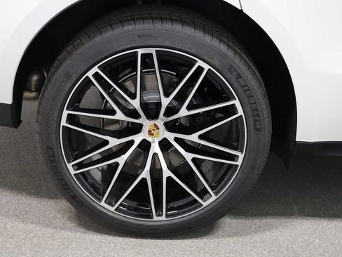 Certified 2026 Porsche Macan AWD/4WD image 38