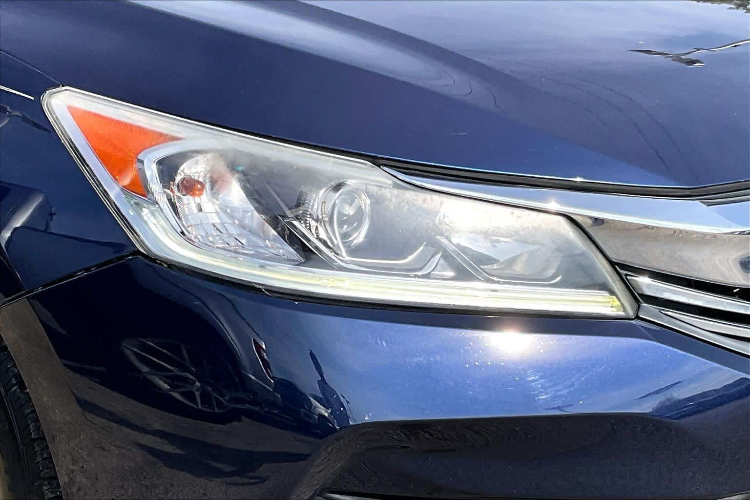 Used 2017 Honda Accord EX image 25