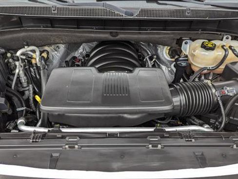 Used 2023 Chevrolet Suburban Premier image 33