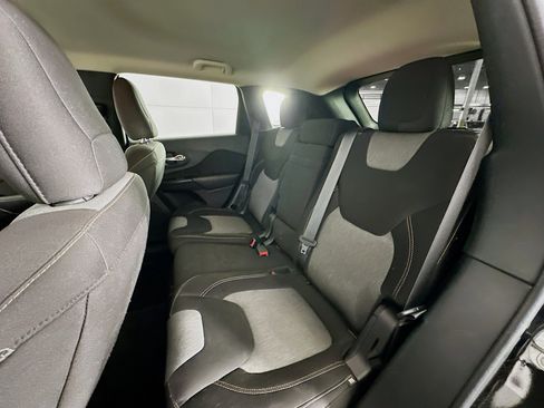 Used 2014 Jeep Cherokee Latitude w/ Cold Weather Group FWD image 24