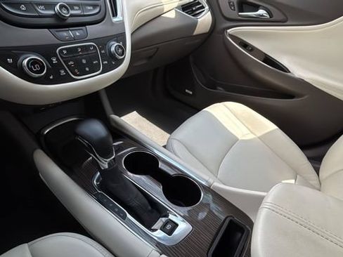 Used 2023 Chevrolet Malibu LT FWD image 14