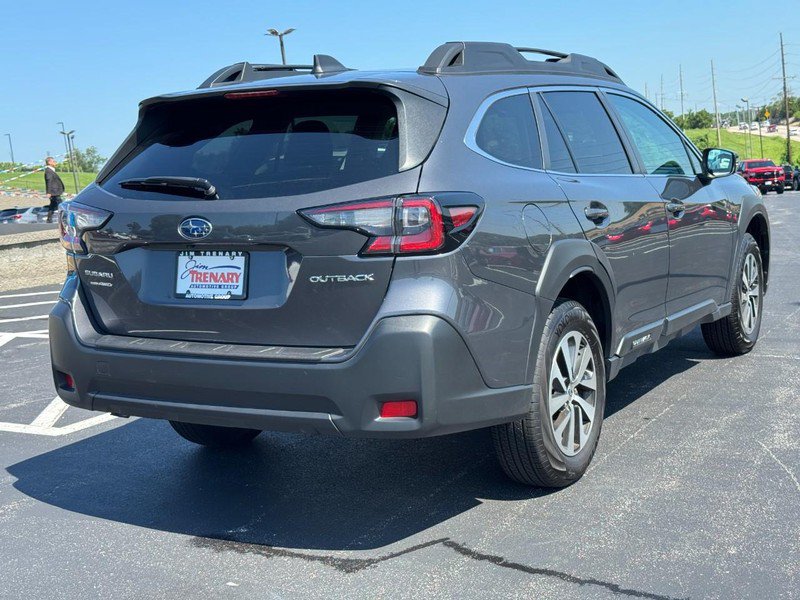Used 2023 Subaru Outback Premium AWD/4WD image 3