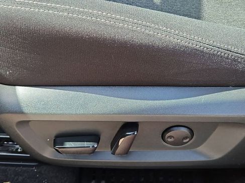 Used 2024 Nissan Rogue SV image 34