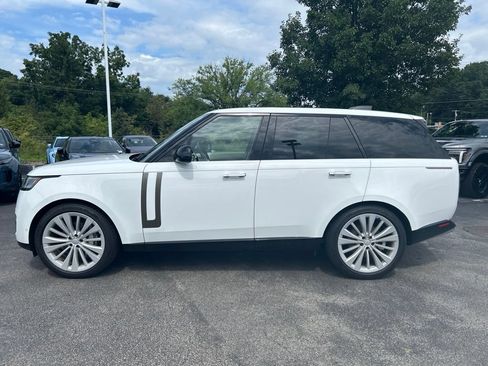 Certified 2025 Land Rover Range Rover SE AWD/4WD image 2