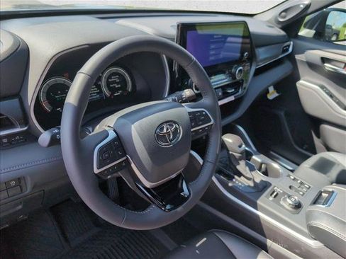 New 2026 Toyota Highlander XSE AWD/4WD image 3