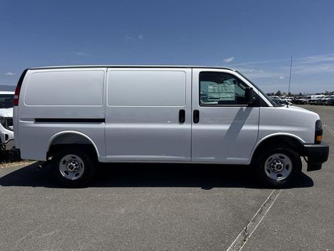 New 2026 GMC Savana 2500 w/ Driver Convenience Package RWD image 3