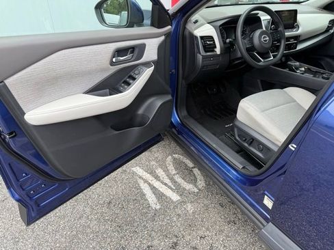 Certified 2022 Nissan Rogue SV image 15