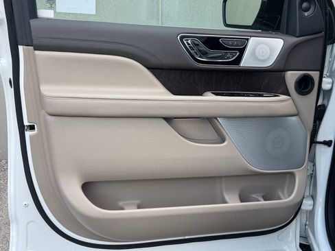 Used 2022 Lincoln Navigator L Reserve AWD/4WD image 16
