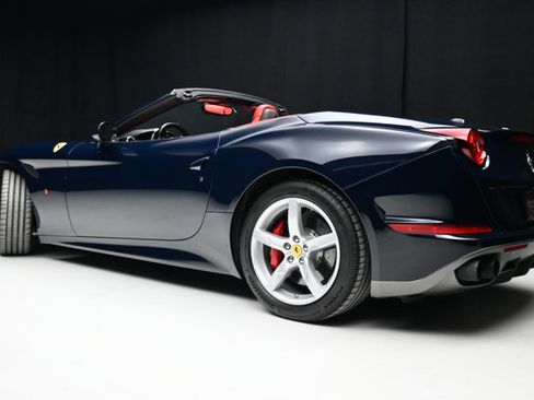 Used 2016 Ferrari California T image 23