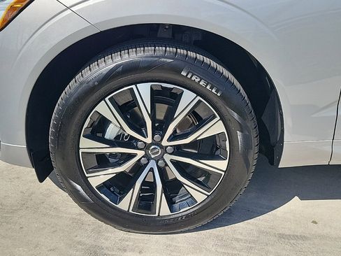 Used 2025 Volvo XC60 B5 Core image 3