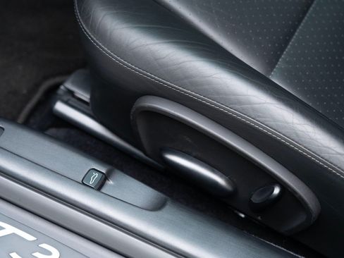 Used 2004 Porsche 911 GT3 RWD image 16
