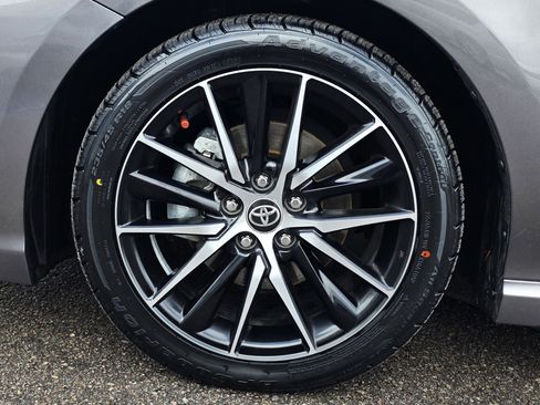 Used 2024 Toyota Camry SE image 9