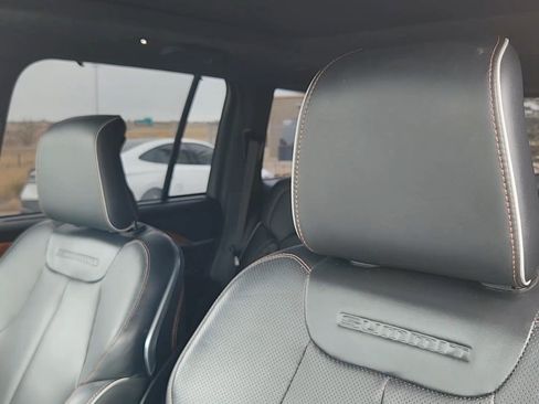 Used 2022 Jeep Grand Cherokee Summit AWD/4WD image 10