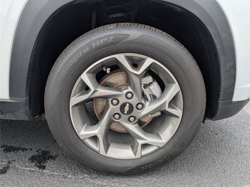 Used 2025 Chevrolet Trax LT FWD image 38