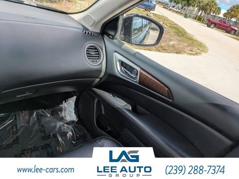 Used 2015 Nissan Pathfinder Platinum w/ Cargo Package image 16