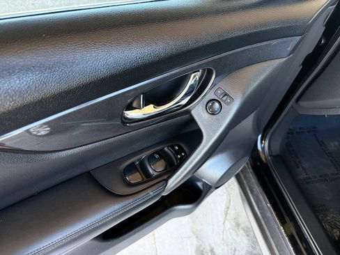Used 2019 Nissan Rogue SV AWD/4WD image 10