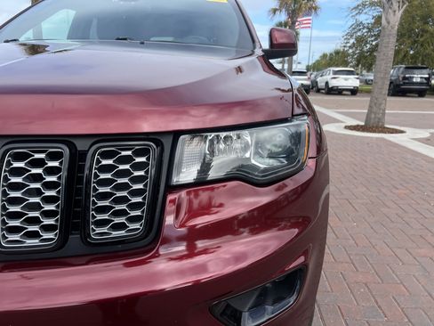 Used 2021 Jeep Grand Cherokee Laredo X image 6