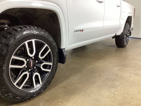 Used 2025 GMC Sierra 1500 AT4 w/ AT4 Preferred Package AWD/4WD image 2