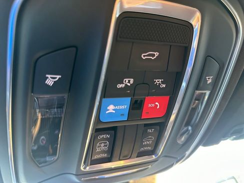 New 2025 Jeep Grand Cherokee Laredo X w/ Luxury Tech Group I image 21