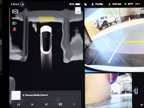 Used 2023 Tesla Model 3 Standard Range image 4