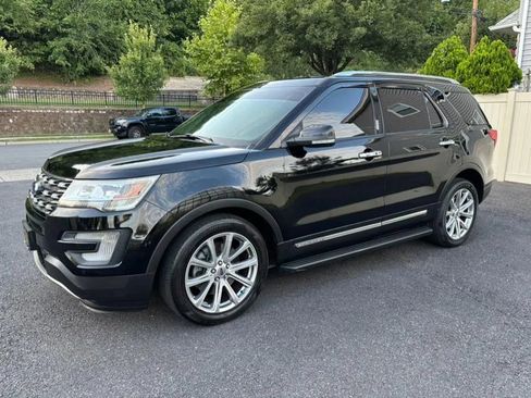 Used 2017 Ford Explorer Limited image 2