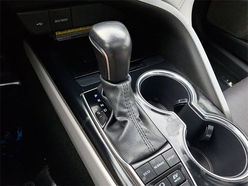 Used 2020 Toyota Camry XLE image 15