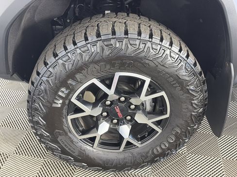 Certified 2025 GMC Canyon AT4 w/ AT4X Package AWD/4WD image 14