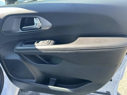 New 2026 Chrysler Pacifica Select w/ S Appearance Package FWD image 20