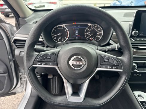 Used 2024 Nissan Altima 2.5 SV FWD image 14