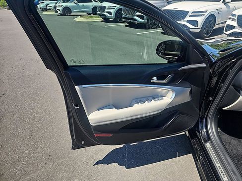 Used 2023 Genesis G70 2.0T RWD image 10