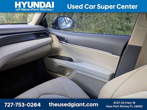 Used 2022 Toyota Camry LE FWD image 17
