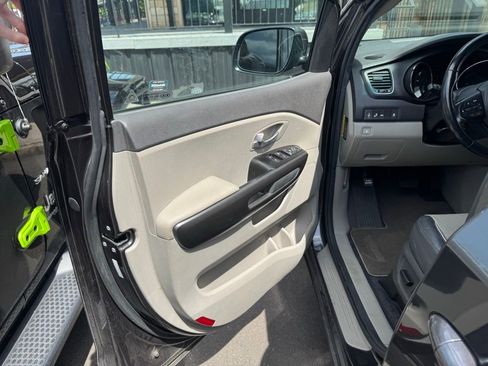 Used 2018 Kia Sedona LX w/ LX Essentials Premium Package FWD image 4