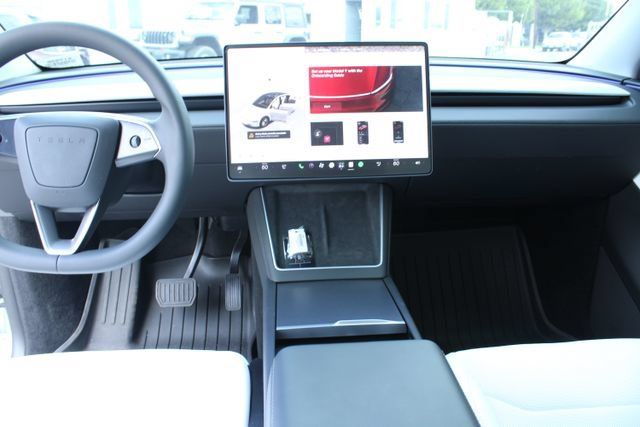Used 2026 Tesla Model Y 2WD image 11