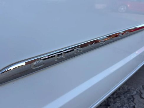 Used 2015 Chrysler Town & Country Touring FWD image 9