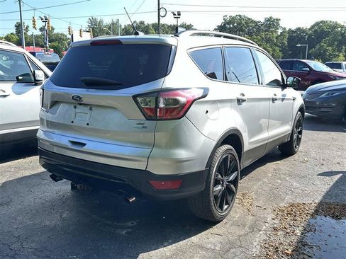 Used 2018 Ford Escape SE w/ SE Sport Appearance Package AWD/4WD image 2
