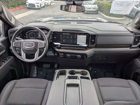 Used 2025 GMC Sierra 1500 Elevation image 13