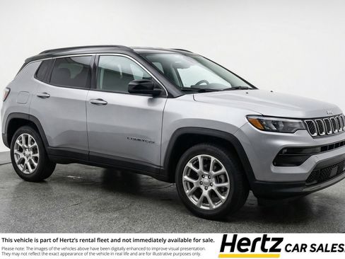Used 2025 Jeep Compass Limited image 1