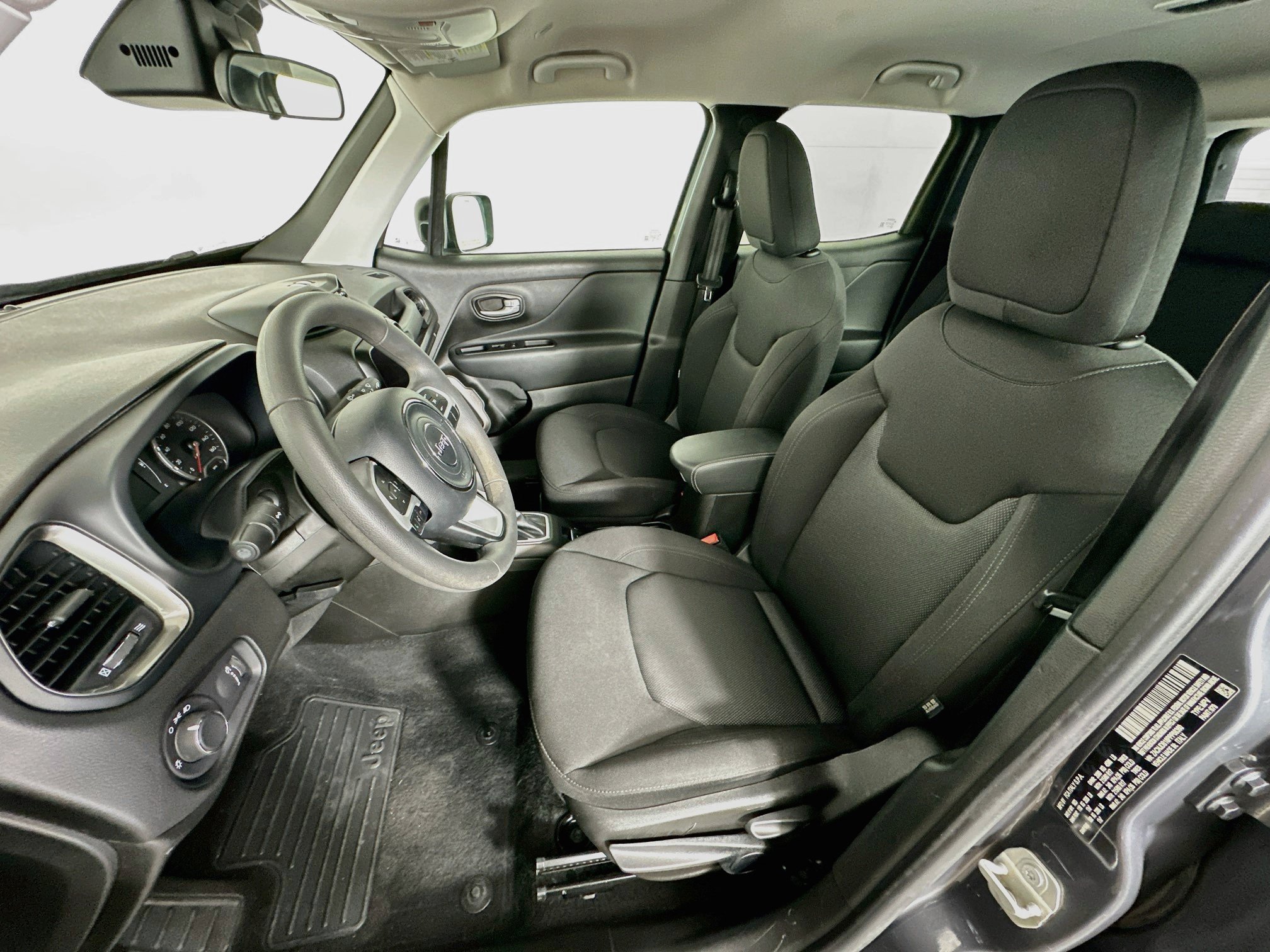 Used 2023 Jeep Renegade Latitude AWD/4WD image 13