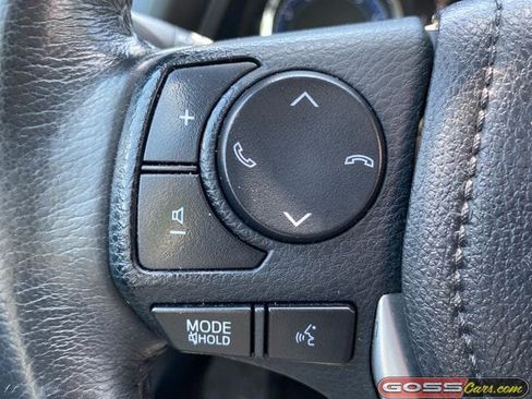Used 2017 Toyota Corolla SE w/ SE Premium Package FWD image 18