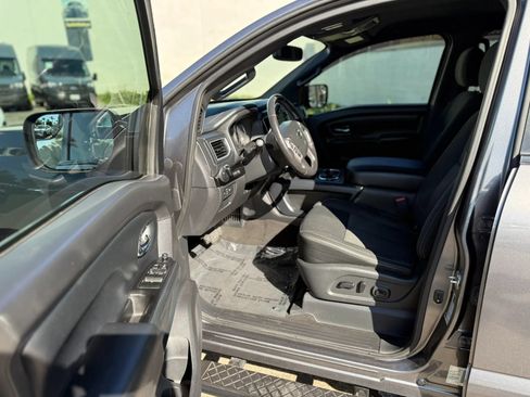 Used 2019 Nissan Titan SV w/ SV Convenience Package AWD/4WD image 15